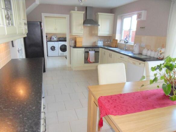 KITCHEN/DINER