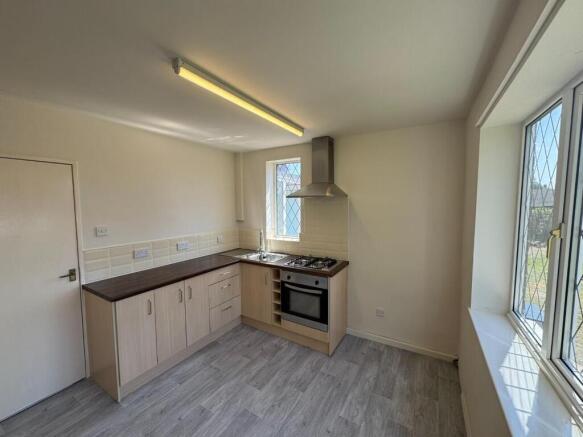 2 bed Semi-Detached to rent Image 5