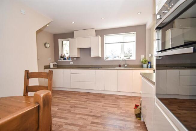 4 Pennine View Kitchen b.jpg