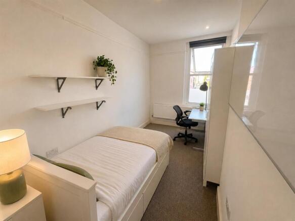 bedroom 4.jpeg