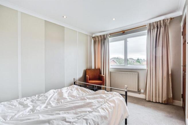 4 bed Detached for sale Image 11