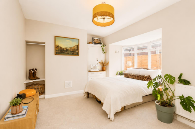 4 bed Detached for sale Image 8