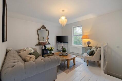 Wey Hill, Haslemere, Surrey, GU27