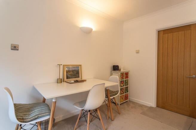 Oaklands, Hartley Wintney, RG27 photo 4