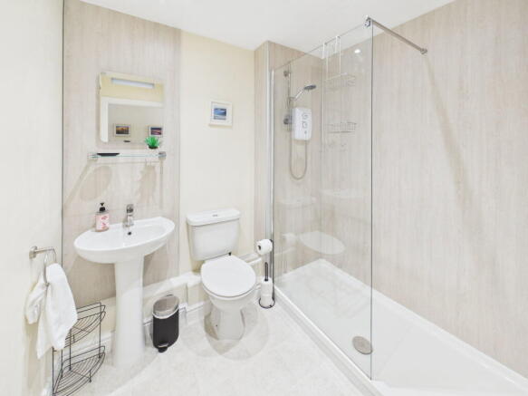 2 bed Apartment for sale Image 5
