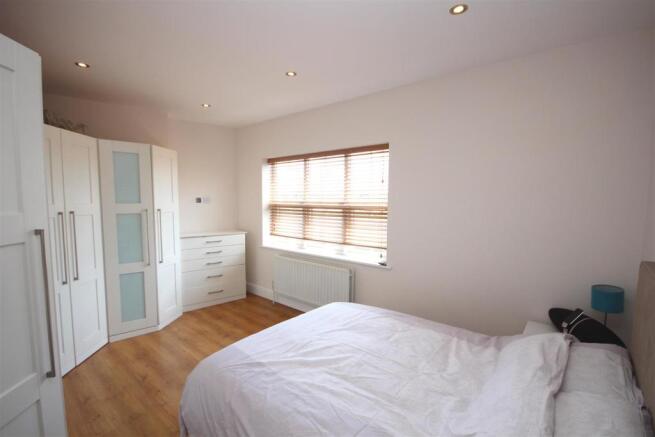 bedroom1.JPG