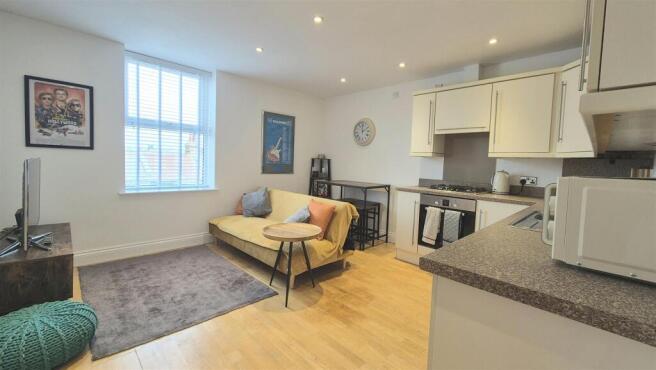 Lounge/Kitchen
