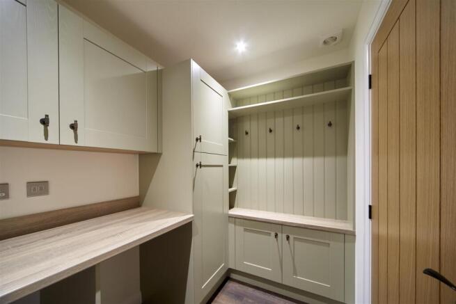 5 bed Detached for sale Image 7