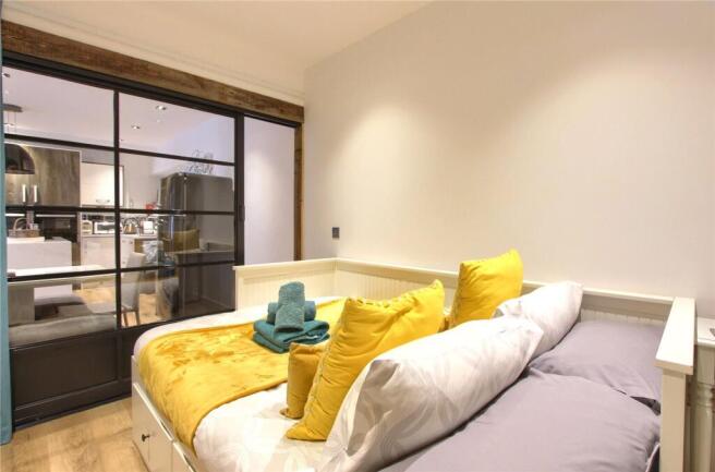 4 bed Apartment for sale Image 10