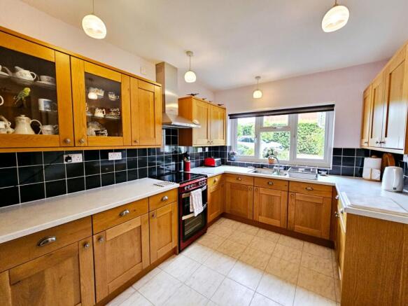 3 bed Detached Bungalow for sale Image 4