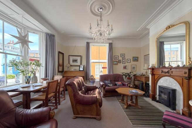 5 bed Town House for sale Image 6