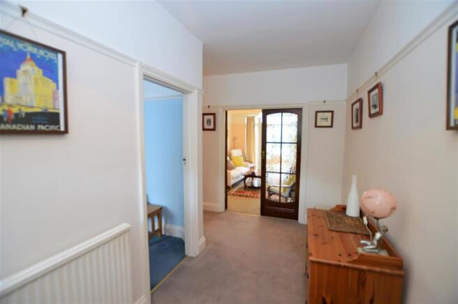 24 Bryanston Avenue hall2.JPG