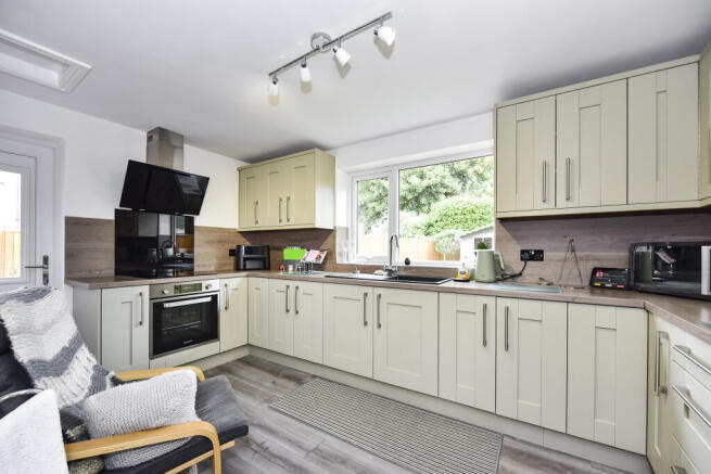 4 bed Detached for sale Image 8