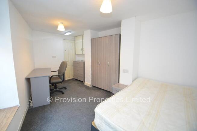 6 bed End of Terrace to rent Image 8