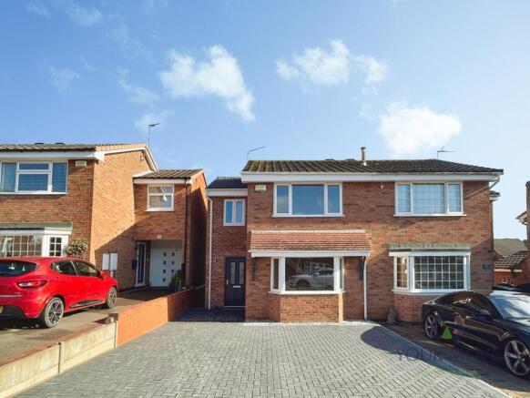 3-bed semi-detached on Audens Way, Midway, Swadlincote, Derbyshire, DE11, £245,000