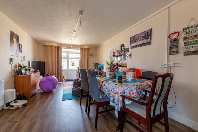 2 bed Flat for sale Image 11