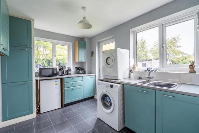 5 bed Detached for sale Image 12