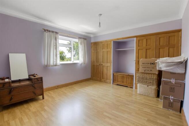 4 bed Detached for sale Image 12