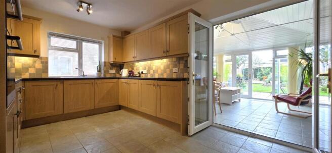 Kitchen to conservatory.jpg