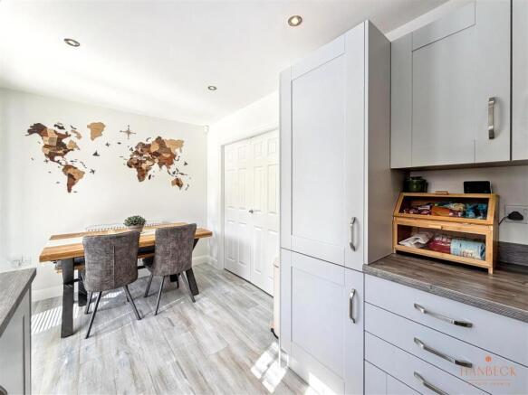 3 bed House for sale Image 8
