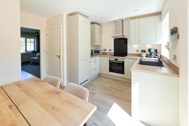 2 bed End of Terrace to rent Image 8