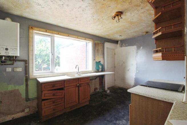 4 bed House for sale Image 4