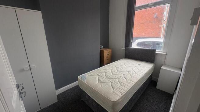 3 bed Terraced to rent Image 5