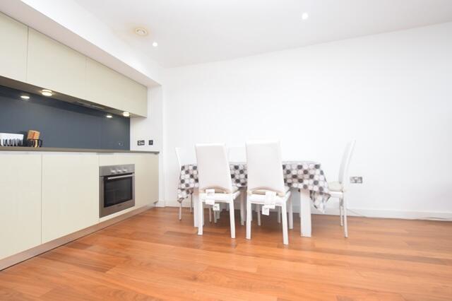 2 bed Apartment to rent Image 5