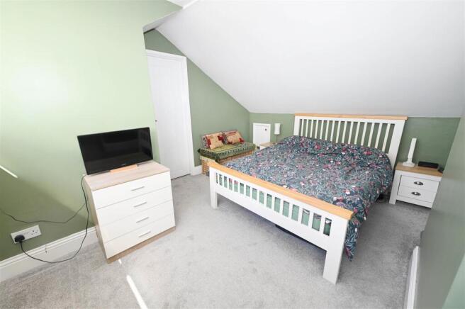 3 bed Semi-Detached Bungalow for sale Image 12