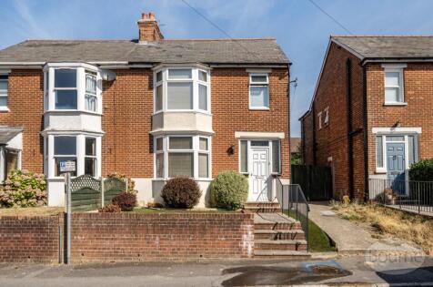 Woolner Avenue, Petersfield, Hampshire, GU32