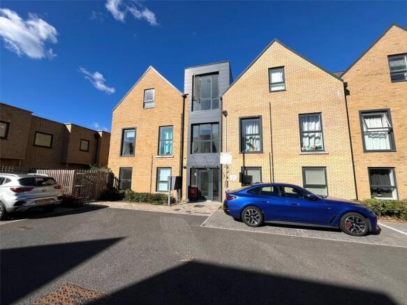 3-bed flat on Dickenson's Place, South Norwood, London, SE25, £330,000