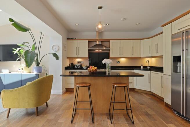 5 bed Semi-Detached for sale Image 6