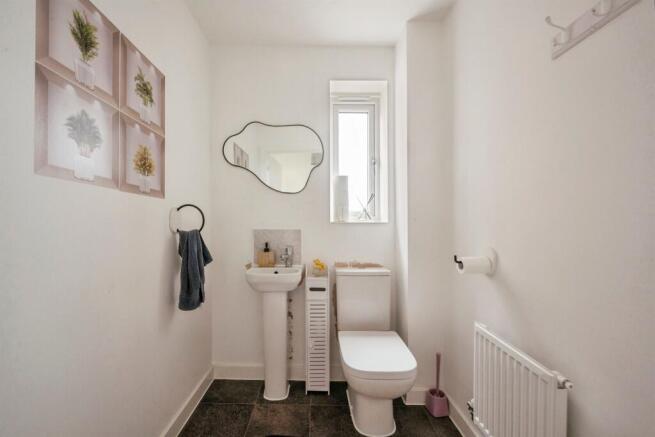 4 bed Town House for sale Image 7