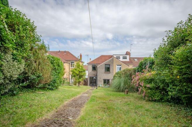 Rear garden pic 2.jpg