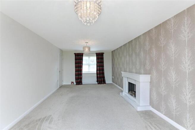5 bed Detached for sale Image 9