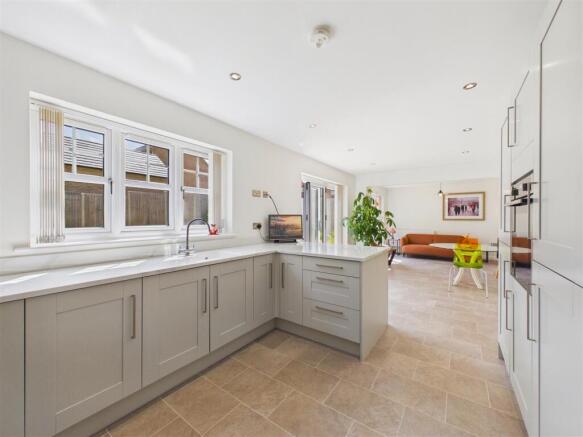 4 bed Detached for sale Image 6