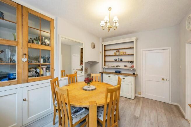 6 bed Semi-Detached for sale Image 7