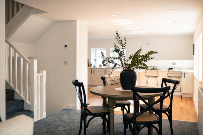 5 bed Town House for sale Image 7