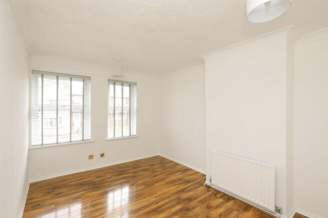 3 bed End of Terrace to rent Image 9