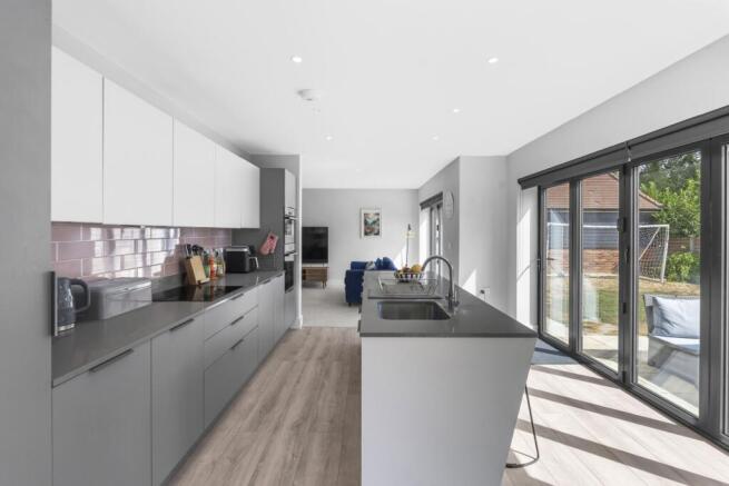Chelmsford Road, White Roding, Dunmow, Essex, CM6 photo 4