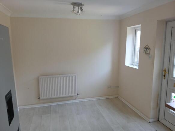3 bed Semi-Detached for sale Image 8