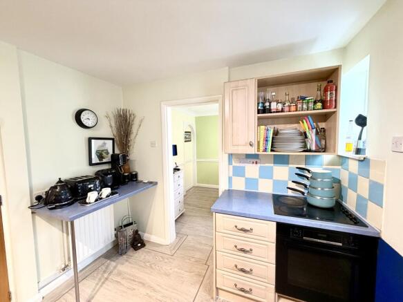 3 bed Semi-Detached for sale Image 4