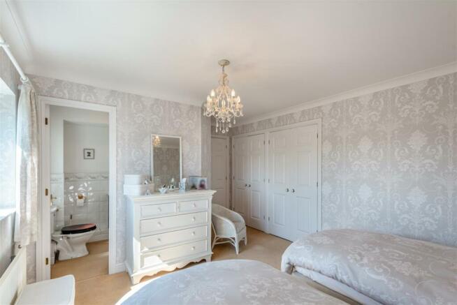 8555122-interior15.jpg