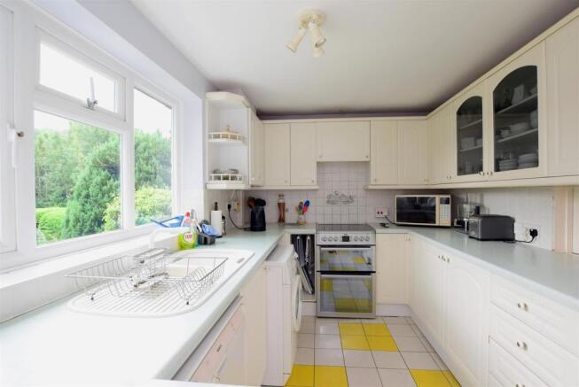 Kitchen/ Breakfast Room