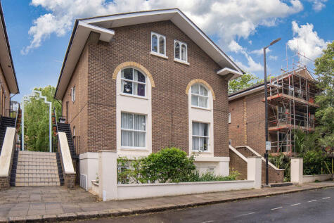 Lanark Road - Private Patio Garden