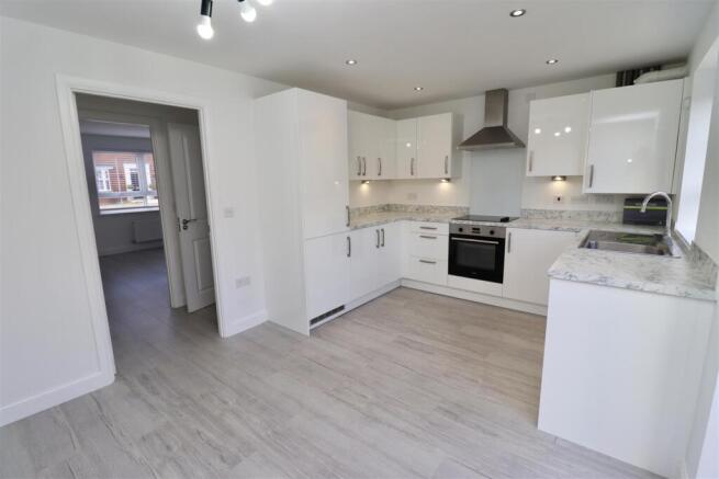 3 bed Semi-Detached for sale Image 8