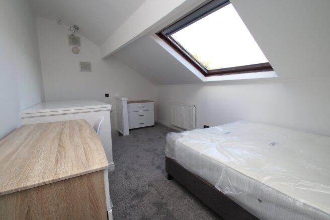 3 bed House Share to rent Image 10