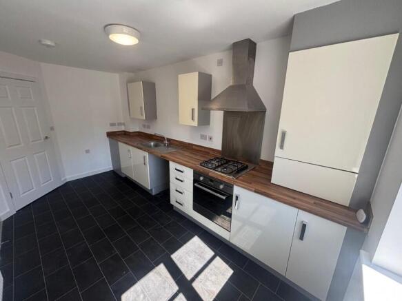 Kitchen 2.jpg