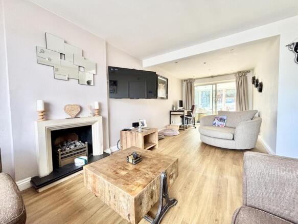 4 bed Detached for sale Image 4