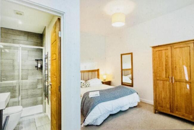 Bed ensuite 2